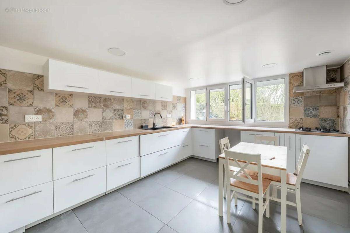 Maison à MAURECOURT