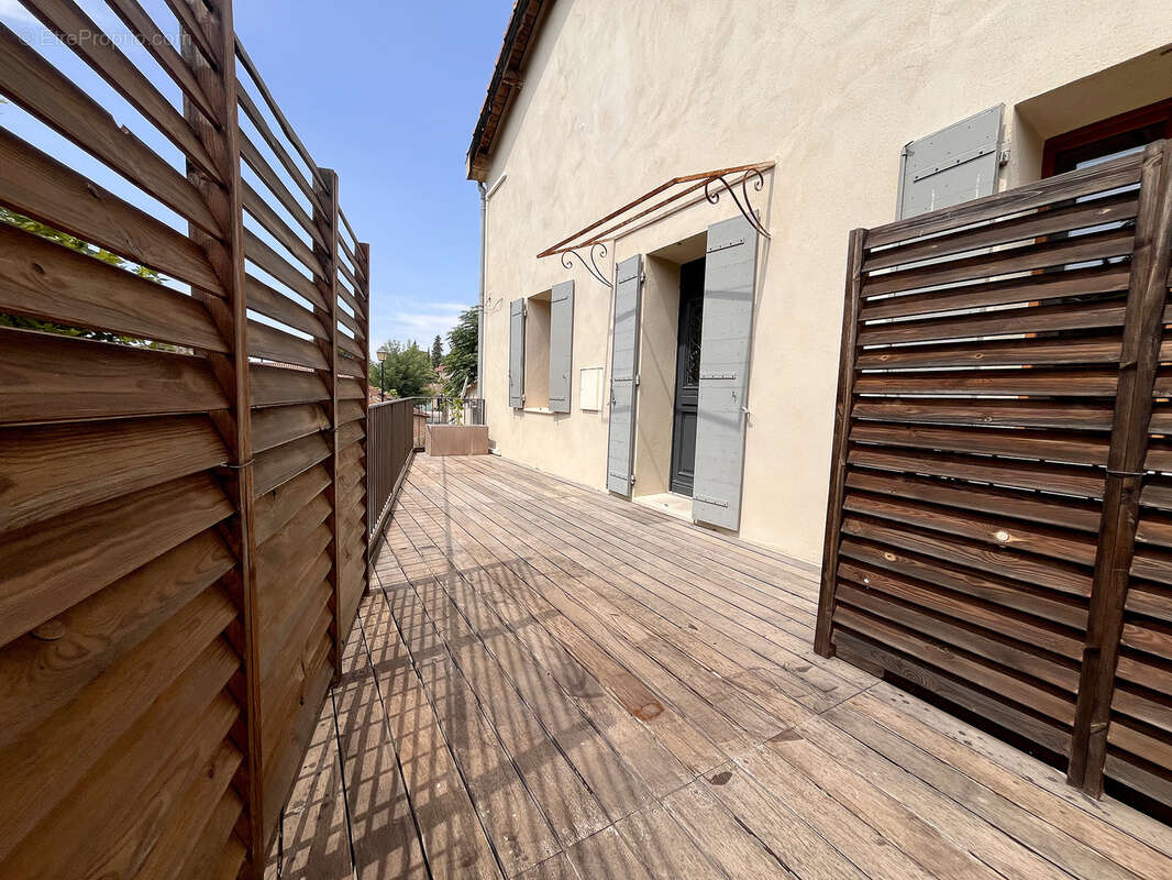 207 m2 au coeur du village avec terrasse et garage - photo 19