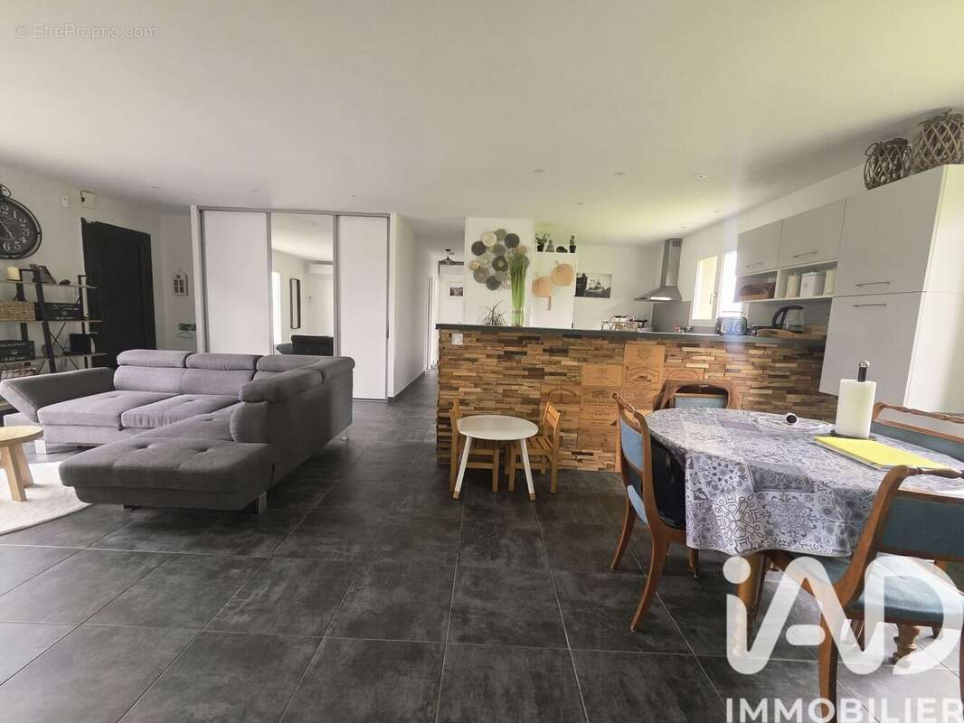 Maison 112 m² à Saint-Seurin-De-Cadourne  - photo 9