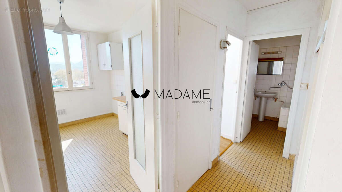 Appartement à SAINT-MARTIN-D'HERES