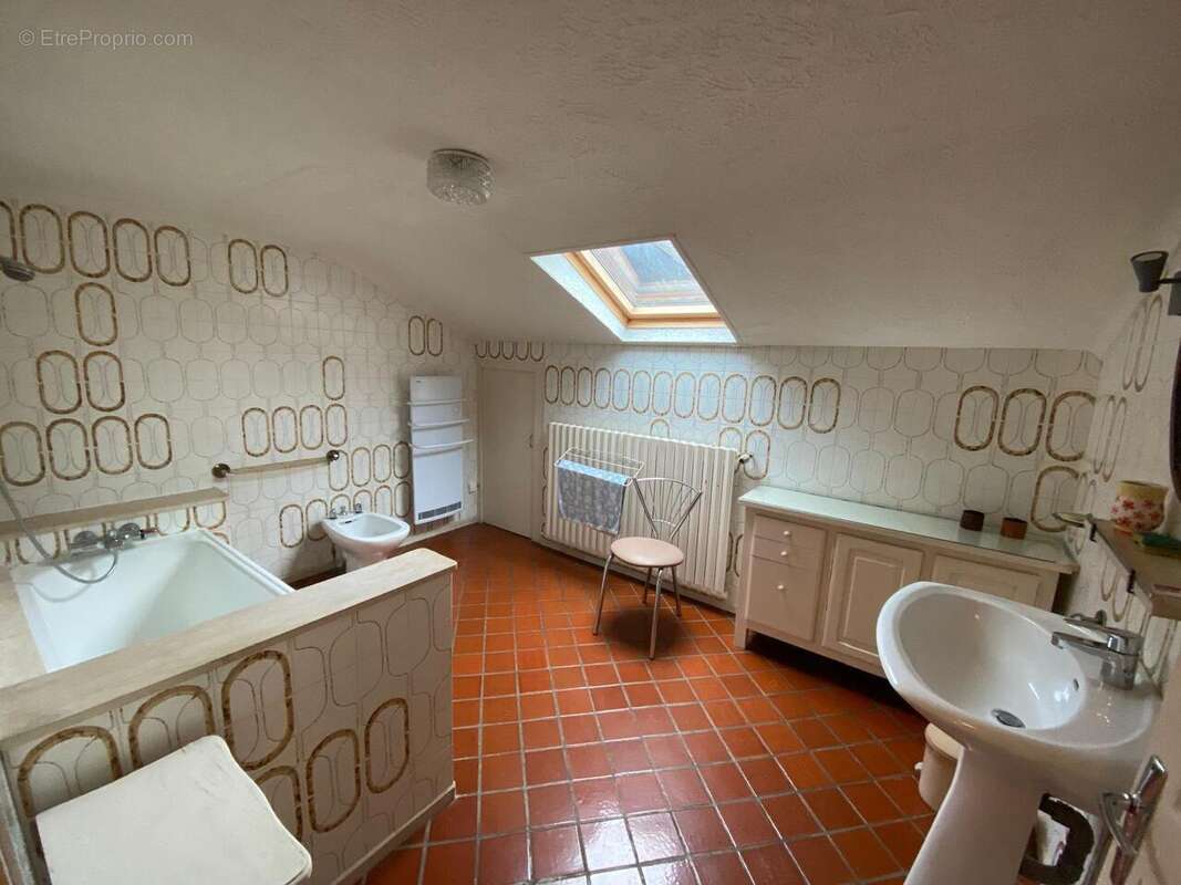 Maison à LE PUY-NOTRE-DAME