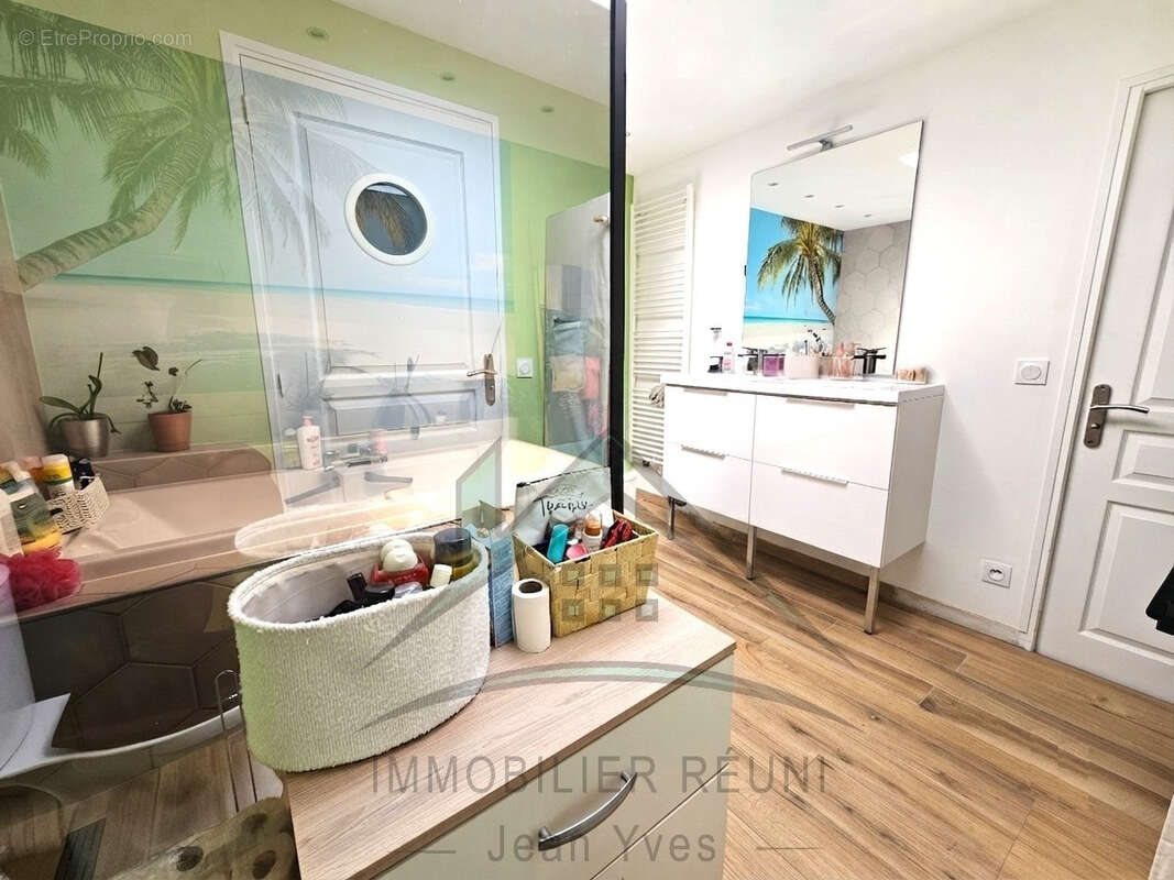 Villa de 131 m2 de plain-pied… Piscine… Dépendance… Sans vis-à-vis… Confort moderne… - photo 10