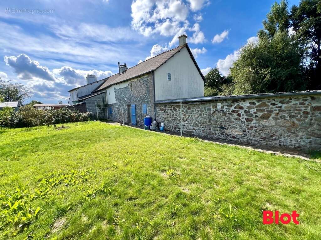 Maison à PLOUASNE