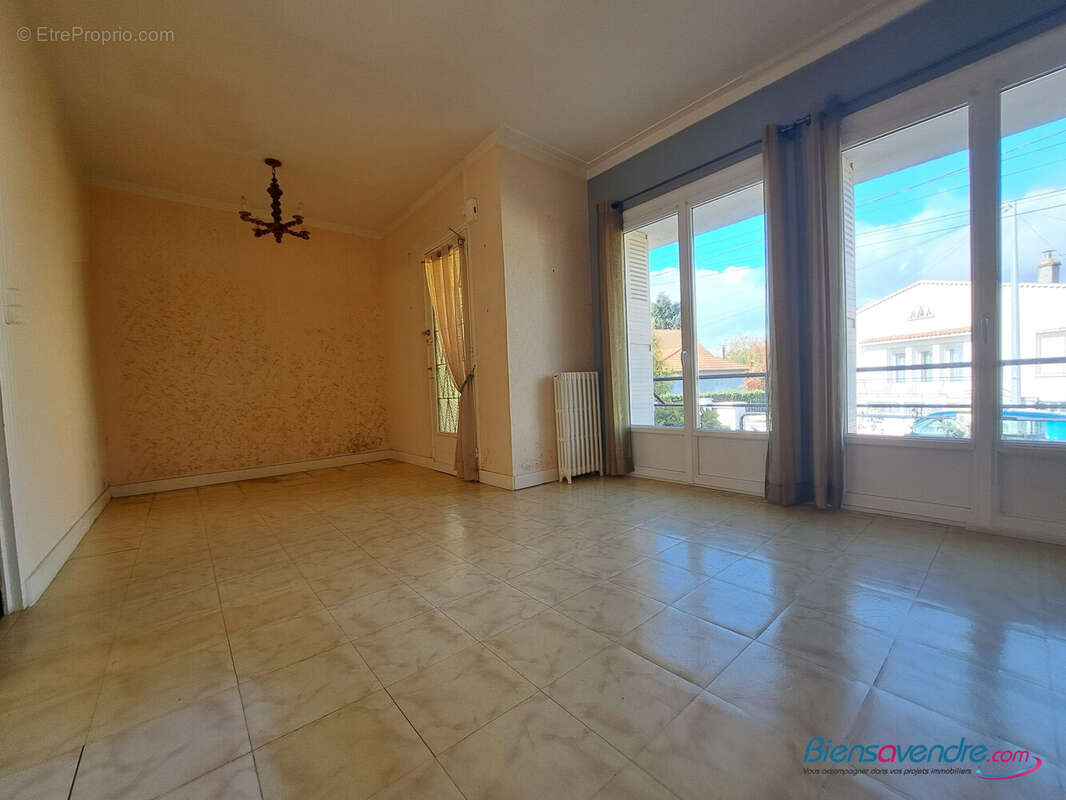 Maison à CEAUX-EN-COUHE