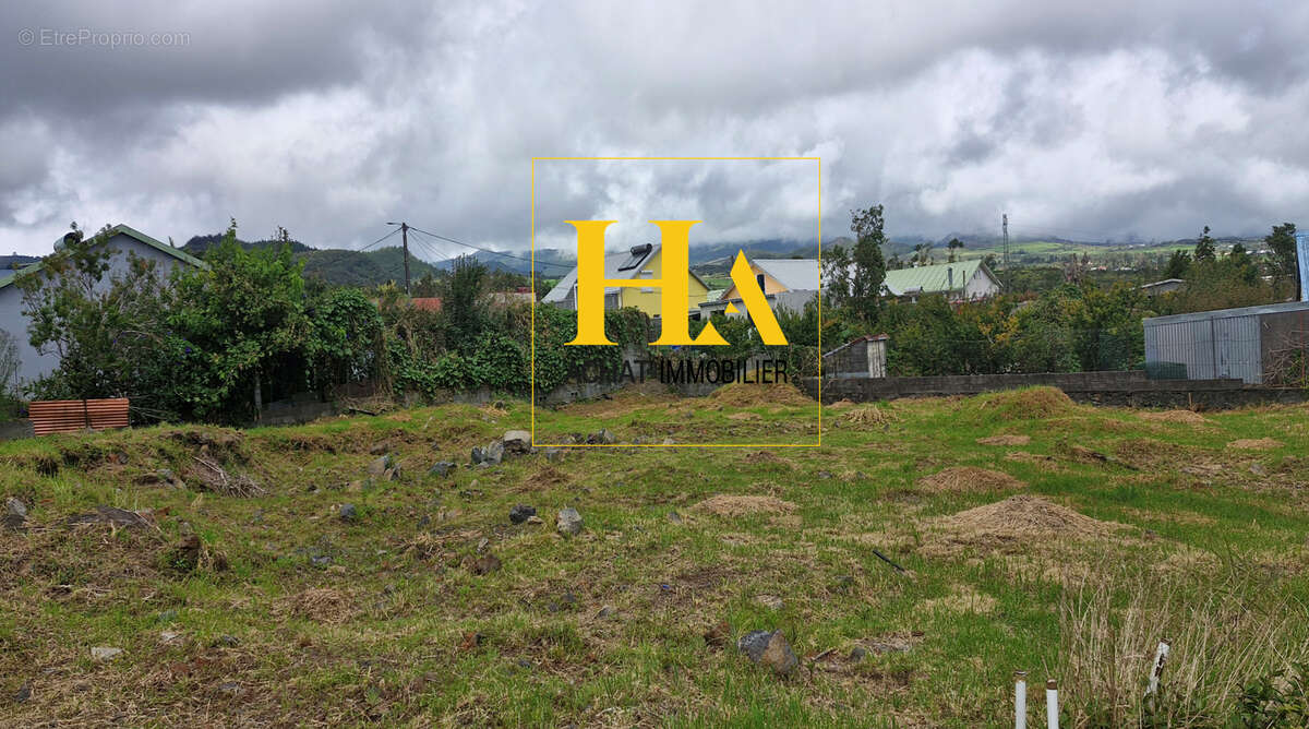 Terrain à SAINT-PIERRE