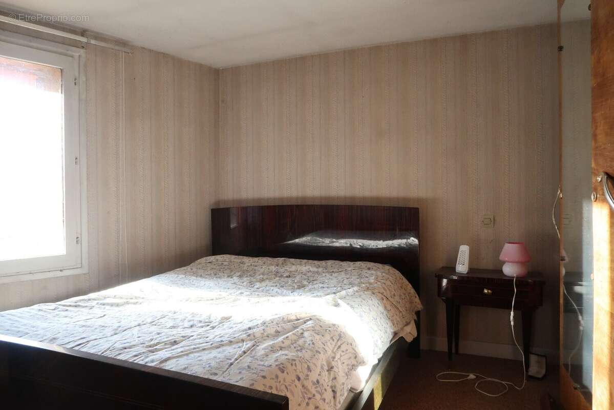 Maison à SAINT-MARTIN-LA-SAUVETE