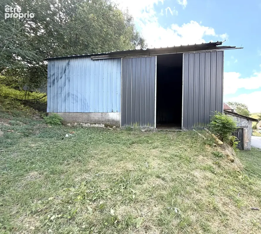 Montgreleix   Maison avec grange, écurie et dépendances sur 925 m2 de terrain - photo 5