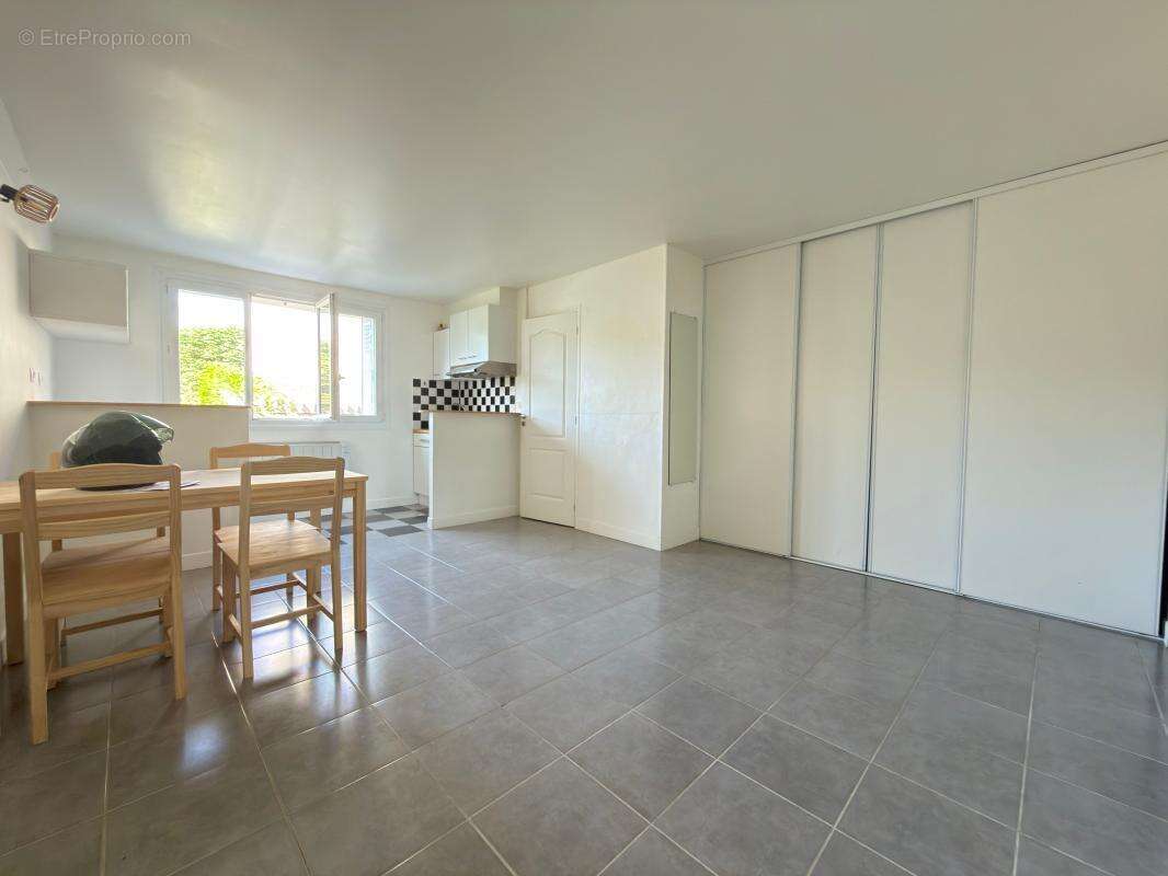 Appartement à SAINT-MAUR-DES-FOSSES