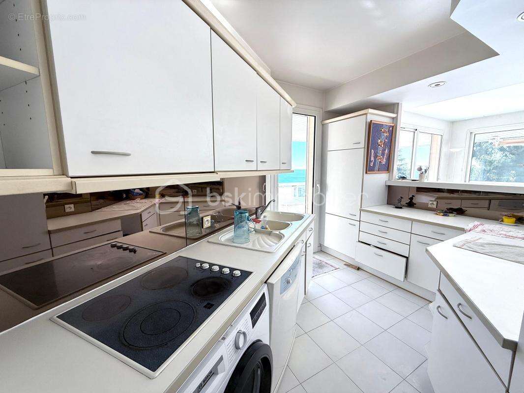 Cannes Croix-des-Gardes - Appartement 86m² - 3 pièces - Terrasse 43m² - vue mer - Piscine - Garage - photo 11