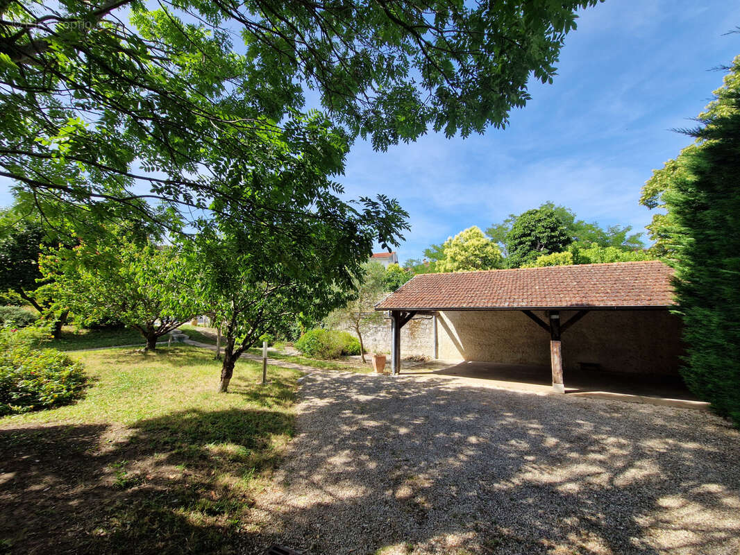 Maison bourgeoise 214 m2 en cœur de ville, avec piscine et jardin magnifique de 1300 m2. Garage, cave - photo 21