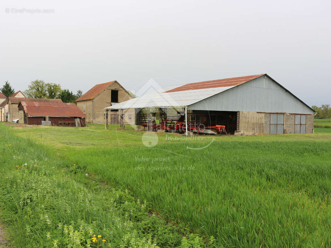Maison à MONTAIGU-LE-BLIN