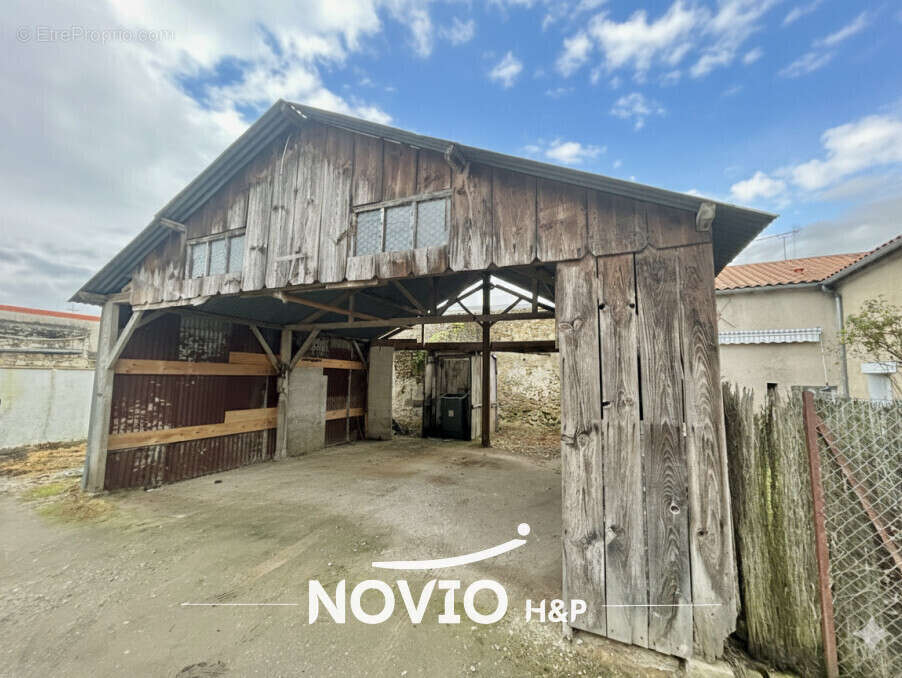 Maison à LENCLOITRE