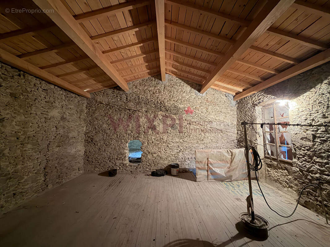 A vendre ferme de 190m² avec terrain de 11000m² - photo 9