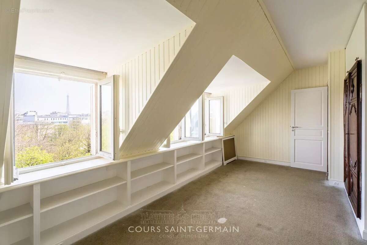 Appartement à PARIS-16E