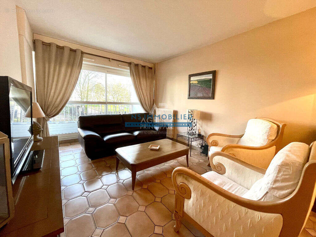Appartement à SARTROUVILLE