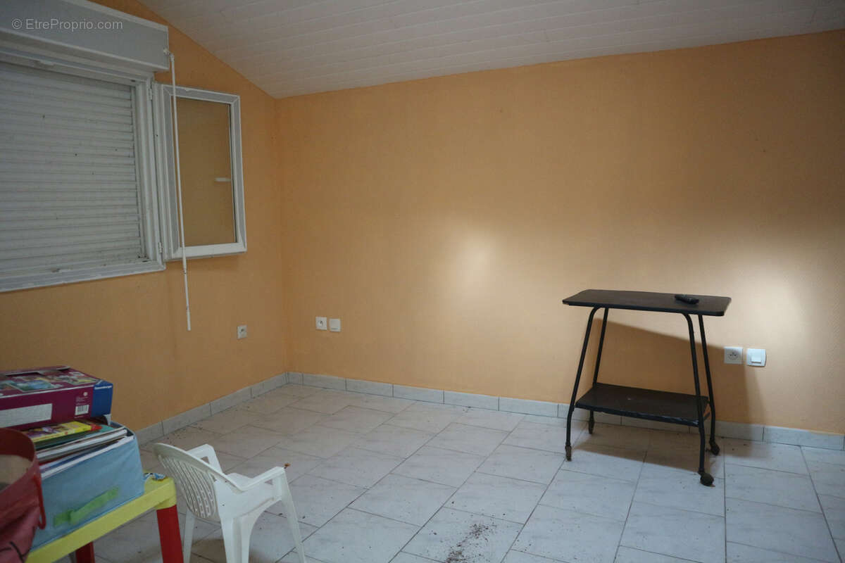 Belle maison de construction traditionnelle de 100 m2 sur un terrain clos de 1000 m2 . au centre de la jarrie. - photo 22