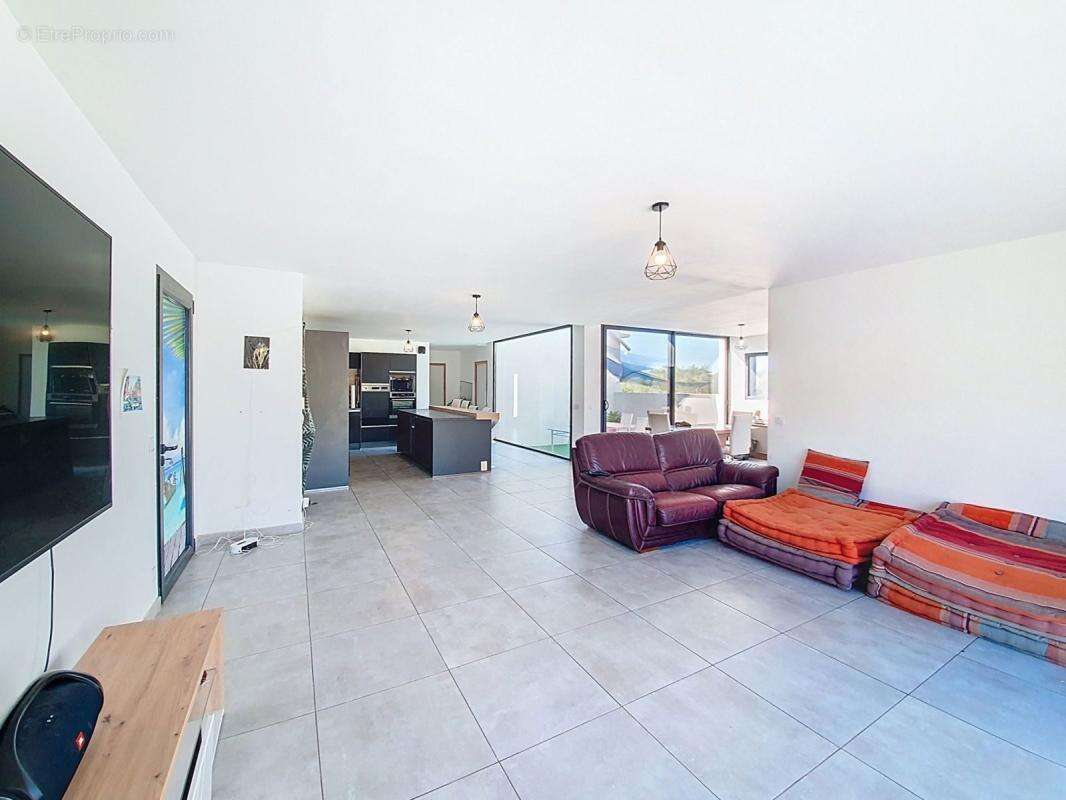 Maison à PEYRESTORTES