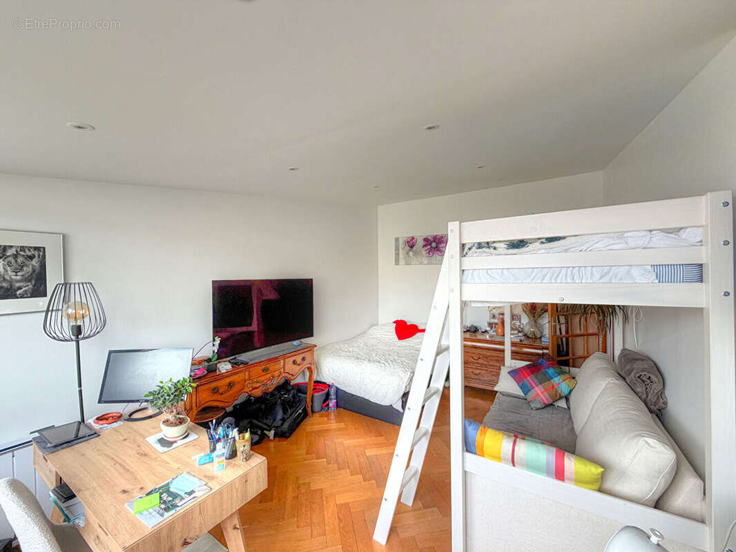 Appartement à LA GARENNE-COLOMBES