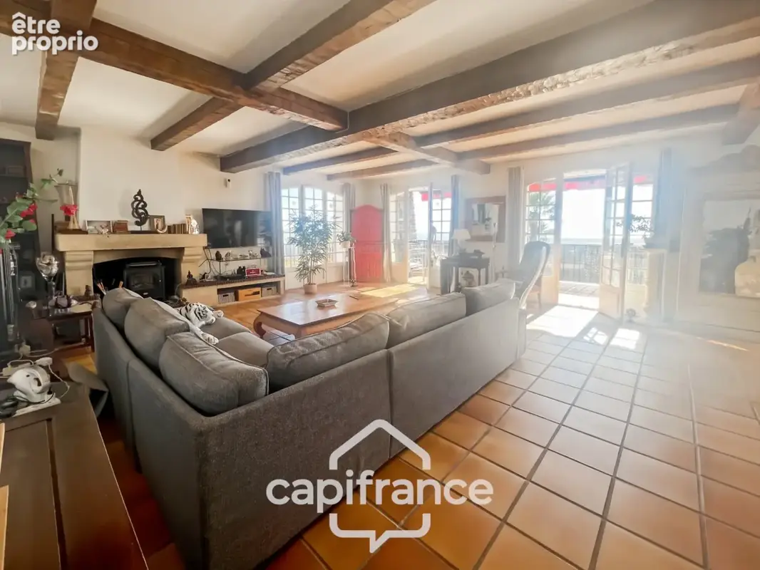 Maison à vendre 8 pièces HYERES (83)- Vue mer panoramique Exceptionnel - Double garage - Ascenseur - photo 12