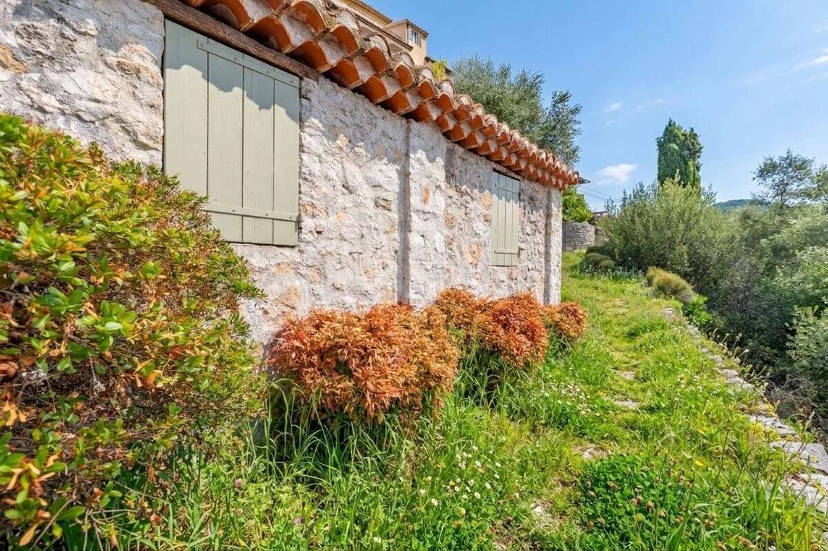 Maison de caractère 8P/ 354 m² – Vue panoramique / 6 suites / appartement 2P indépendant / terrain 1041 m² / 25 min de Nice - photo 11