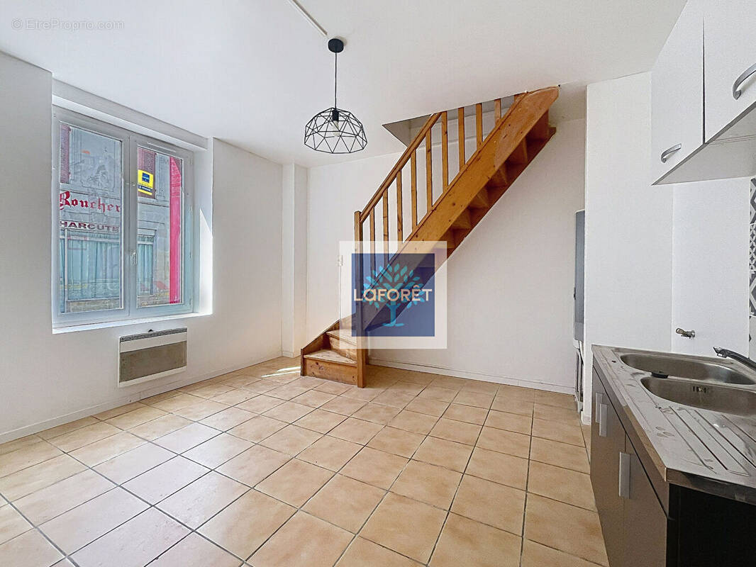 Maison à MONTLIEU-LA-GARDE