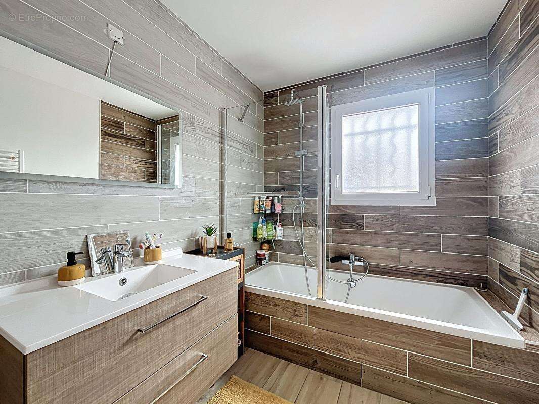 Maison à CHATEAUNEUF-SUR-ISERE