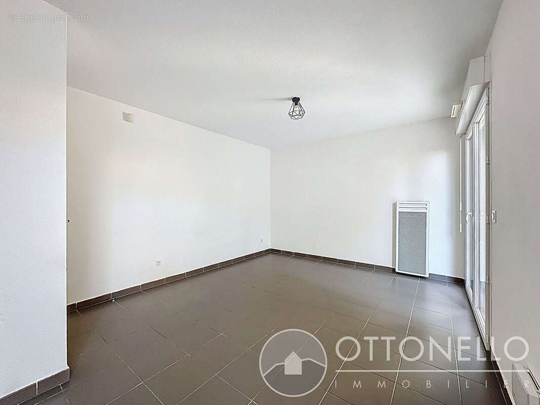 Appartement à ROQUEBRUNE-SUR-ARGENS