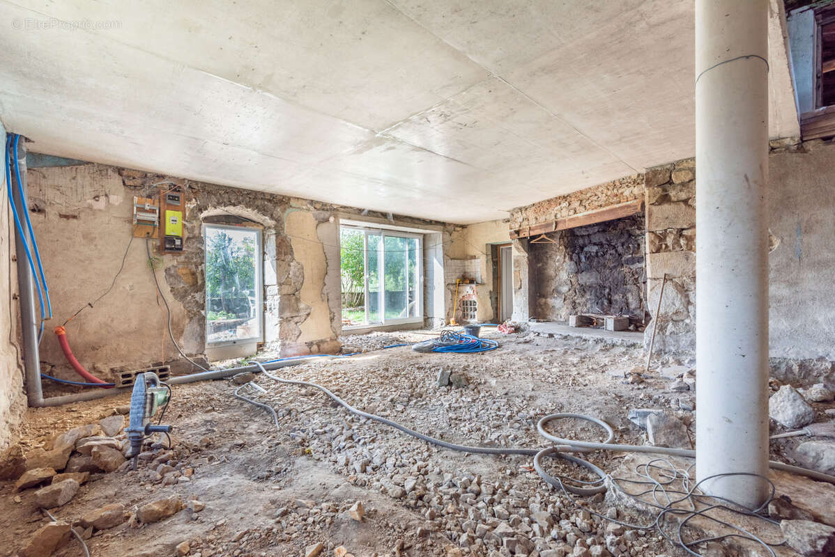 Maison à SAUVESSANGES