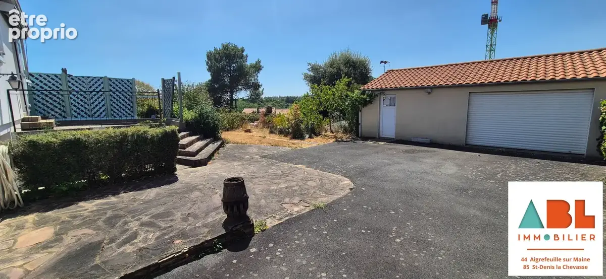 Maison 4 chambres avec sous-sol aménagé et 2 garages  - Centre de Montaigu - photo 11