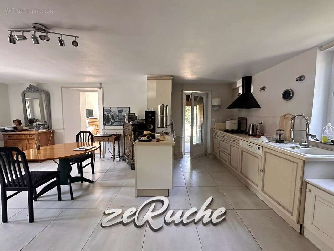 Grande maison de caractère à Cahagnes de 411m², 3 chambres d'hôtes et 2 gîtes - photo 26