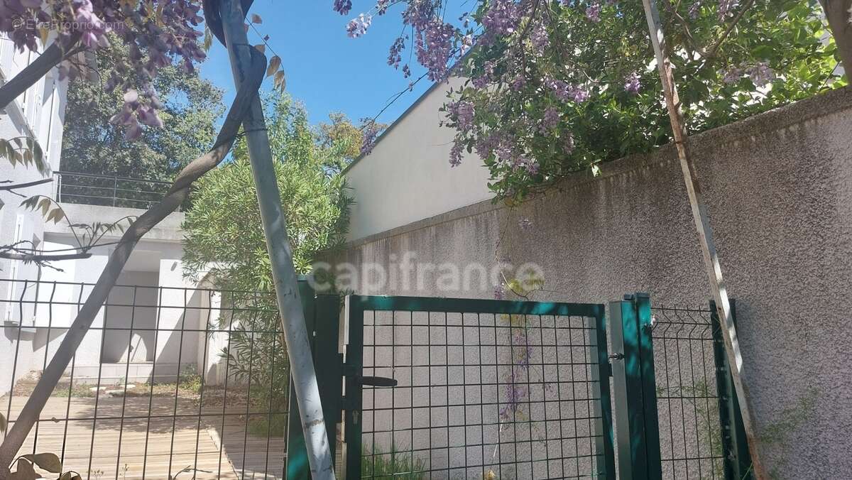 Appartement à vendre 3 pièces VILLENEUVE LES AVIGNON (30) - photo 16