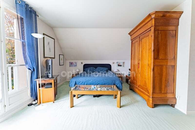 SAINT-PRIX, VAL D’OISE (95) : Propriété de 230 m² habitables (255 m² au sol) - 9 pièces principales - 7 chambres - 3 garages – P - photo 12