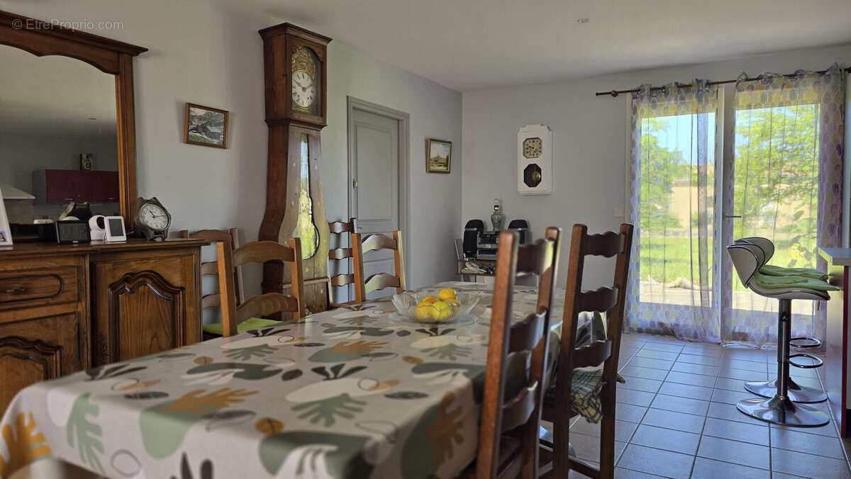 Maison 85 m² à Gemozac  - photo 7