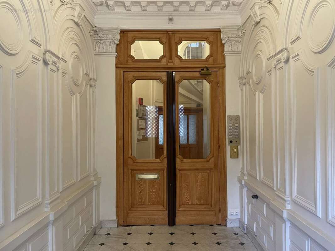 Commerce à PARIS-5E