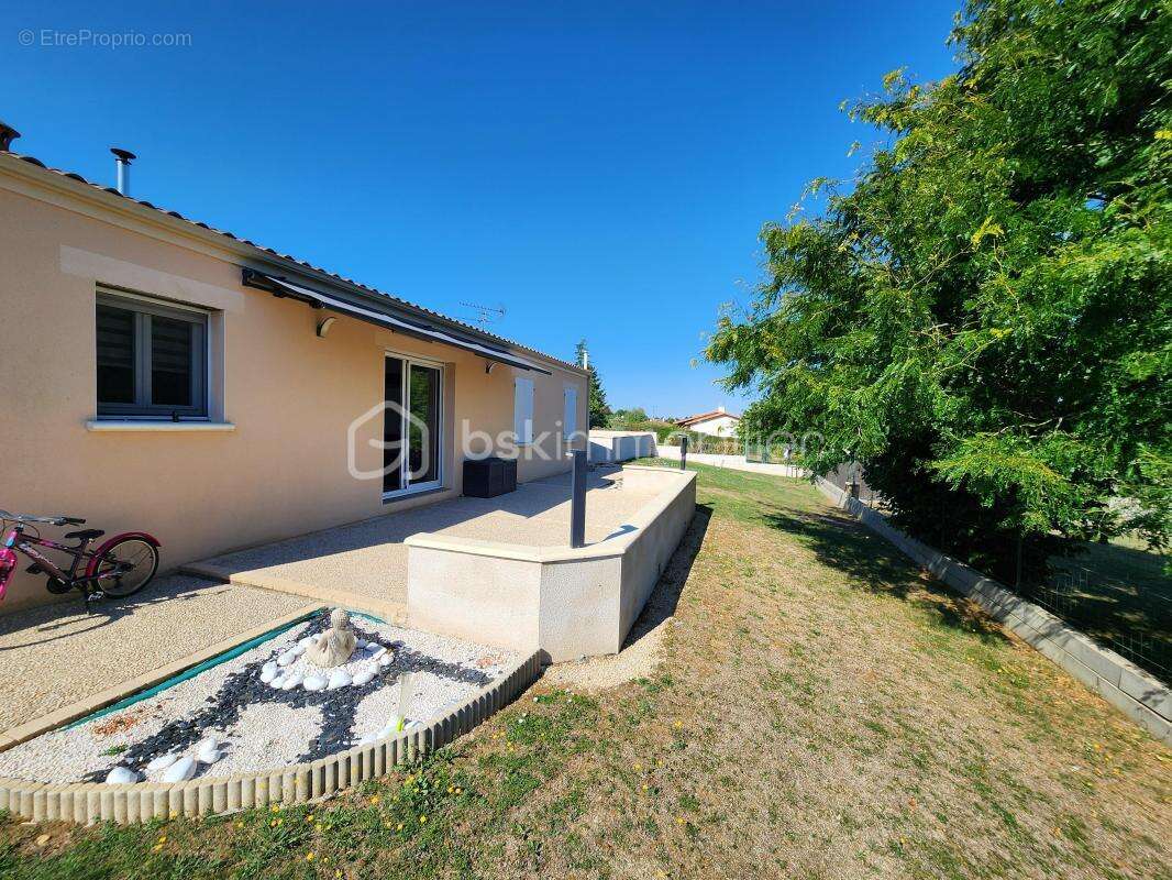 Maison à AZAY-LE-BRULE