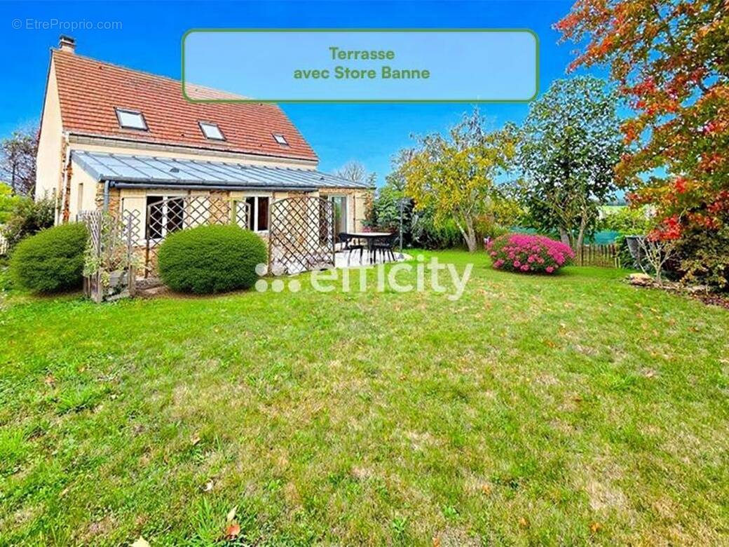 Maison à COURDIMANCHE