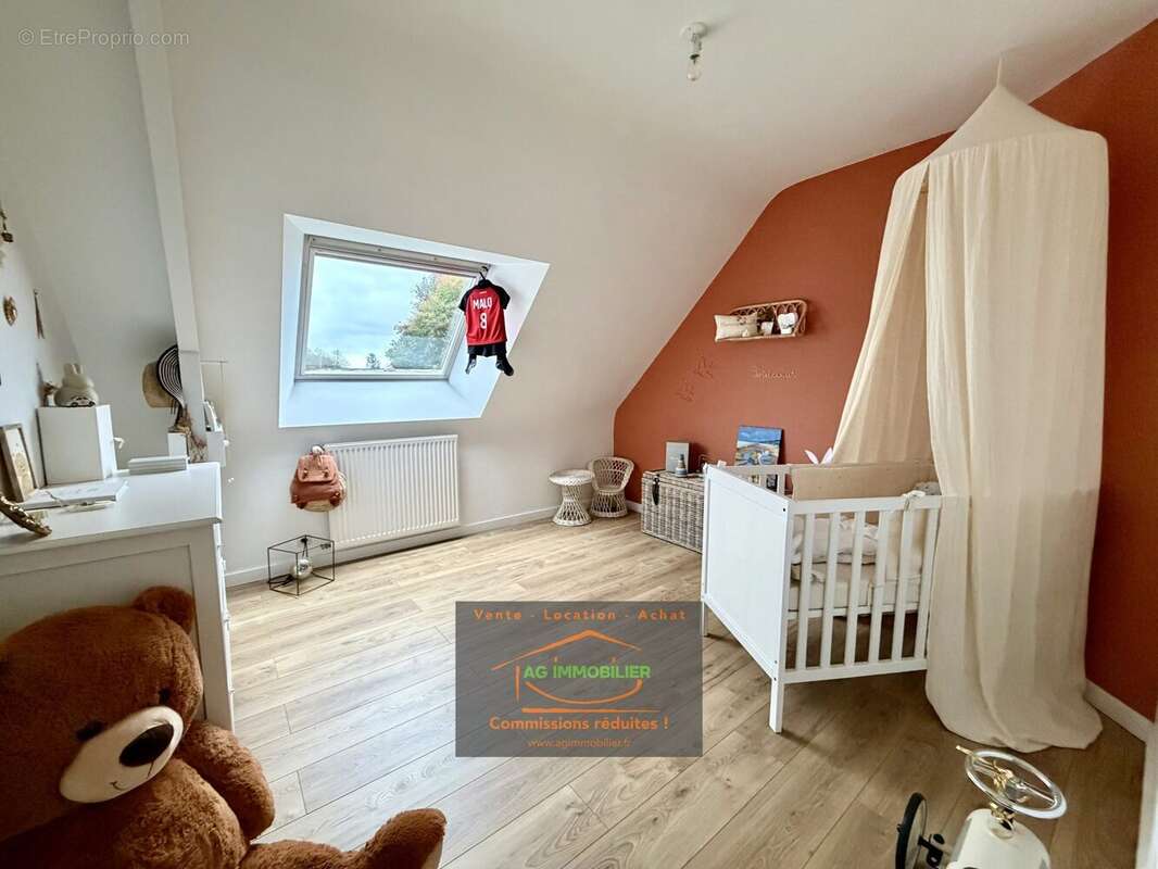 Maison à LA CHAPELLE-DES-FOUGERETZ