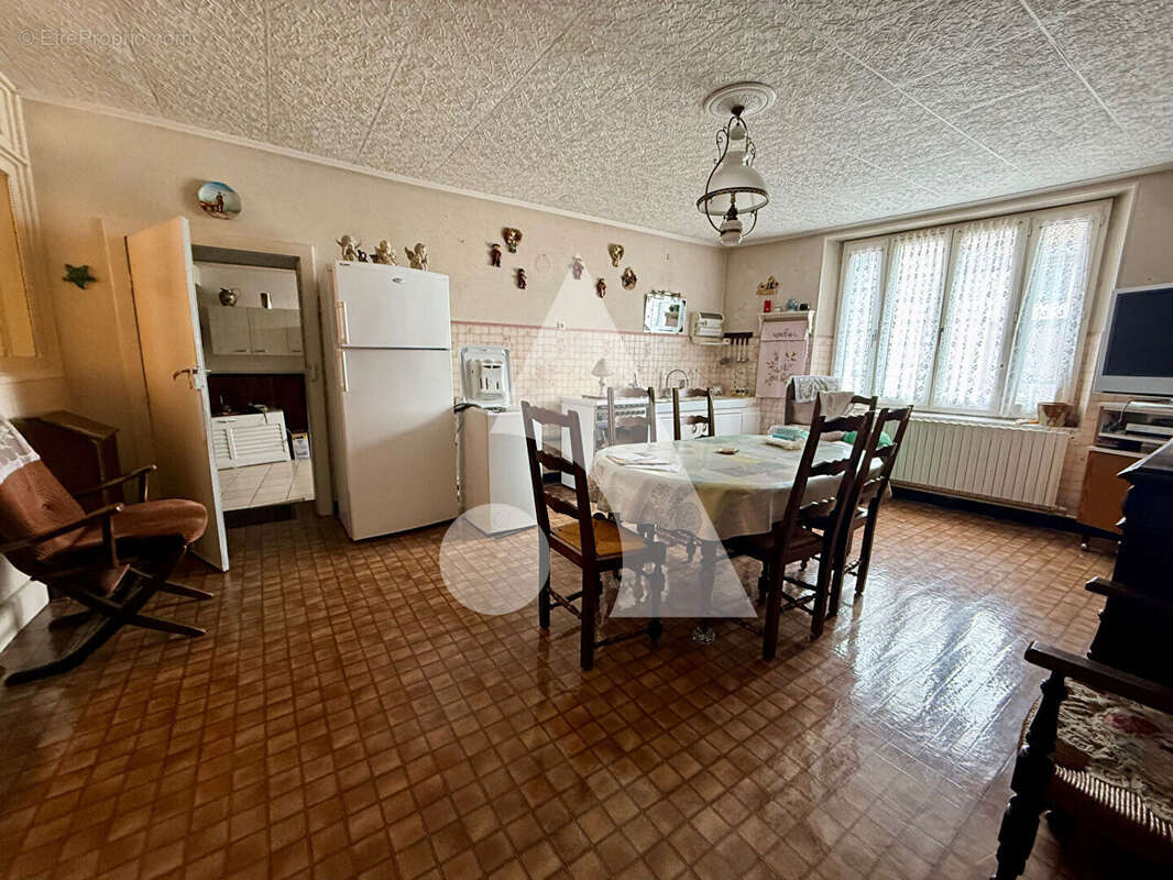 Maison à VELAINES