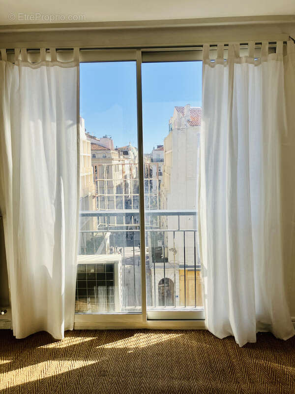 Commerce à MARSEILLE-1E