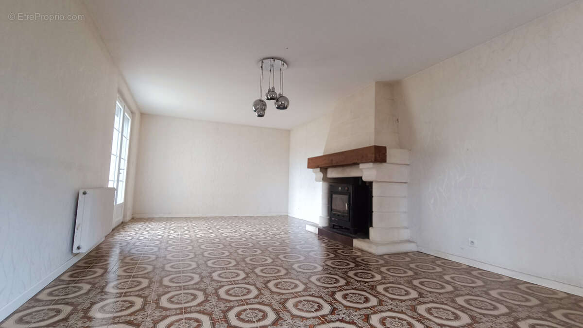 Maison à SAVIGNAC-LES-EGLISES