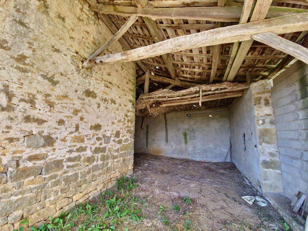 Maison à LACAPELLE-LIVRON