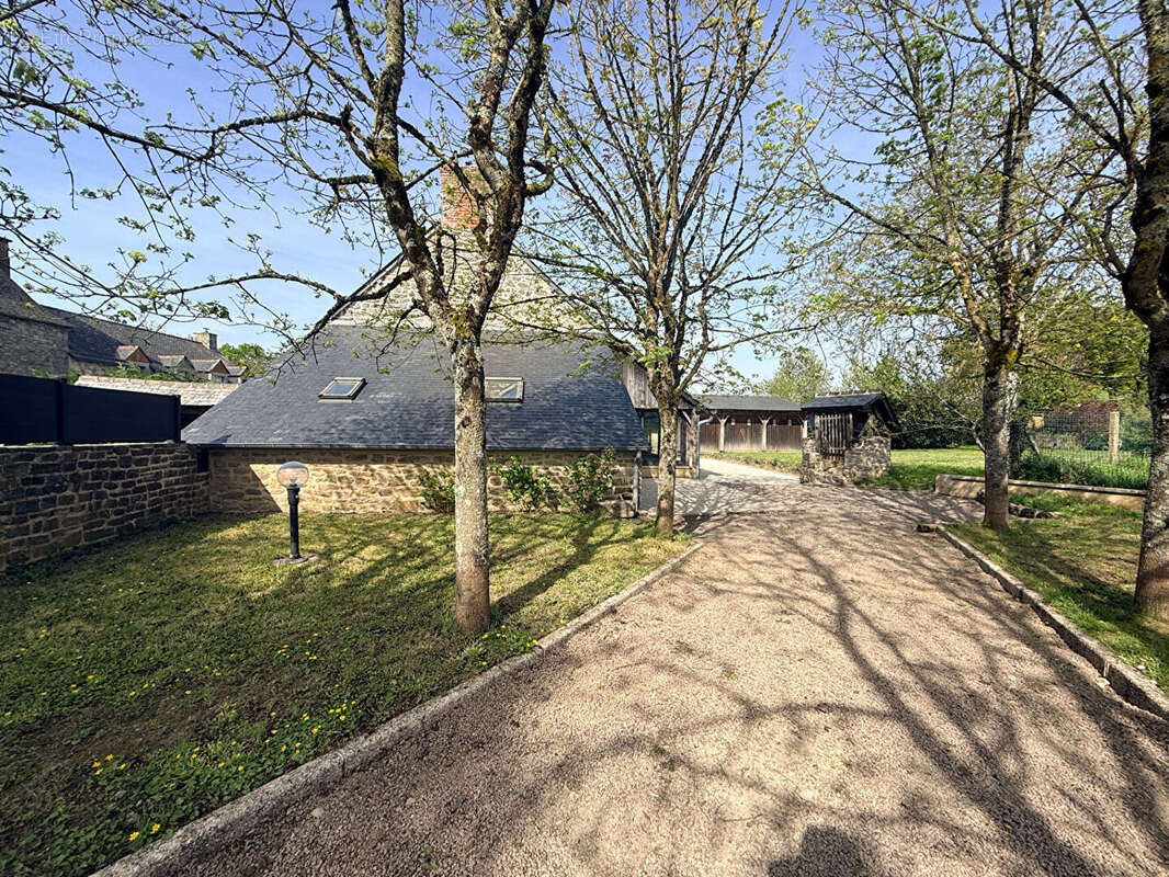 Maison à SAINT-LEGER-DES-PRES