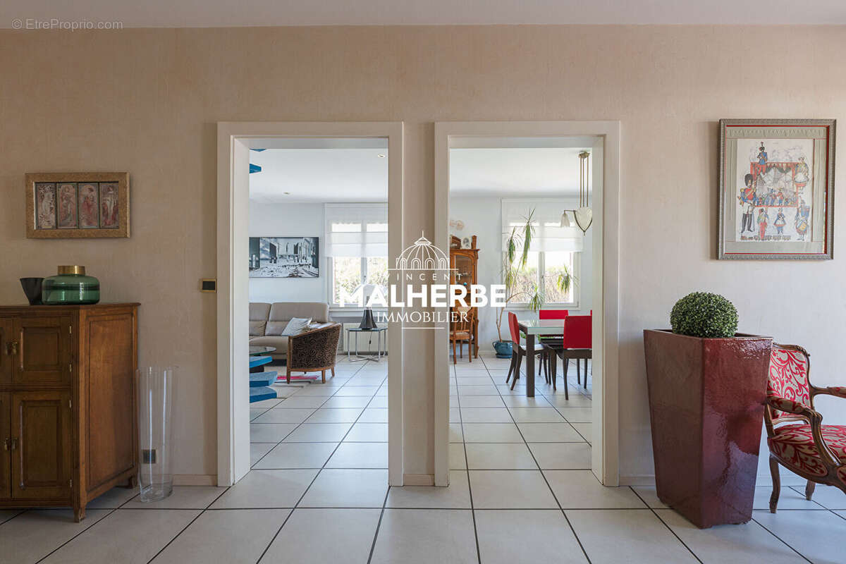 Sur les hauteurs : tres belle maison independante et familiale - photo 10