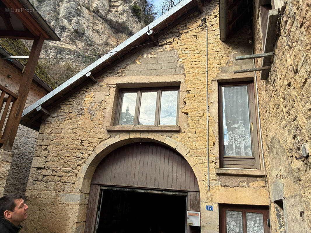 Maison à AVANNE-AVENEY