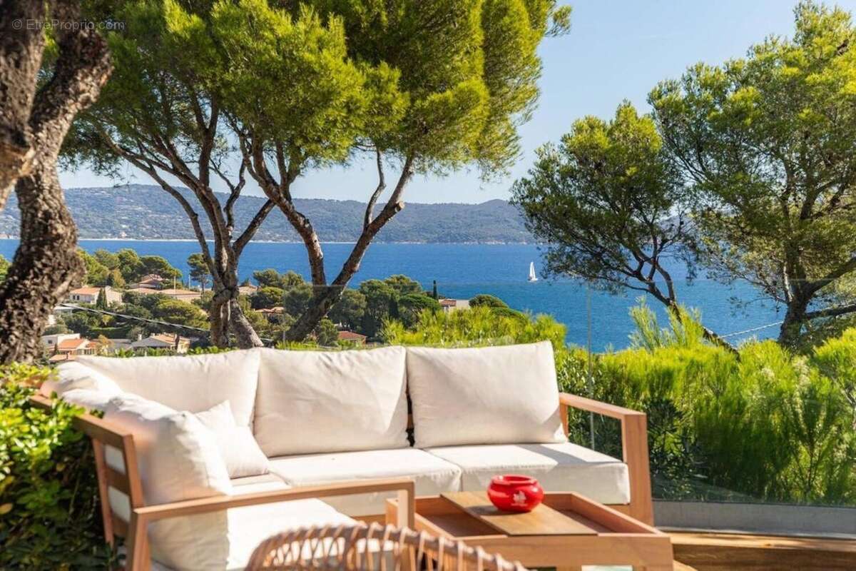 Maison 318 m² à Cavalaire-Sur-Mer  - photo 4