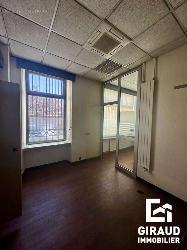 Commerce à FONTENAY-LE-COMTE