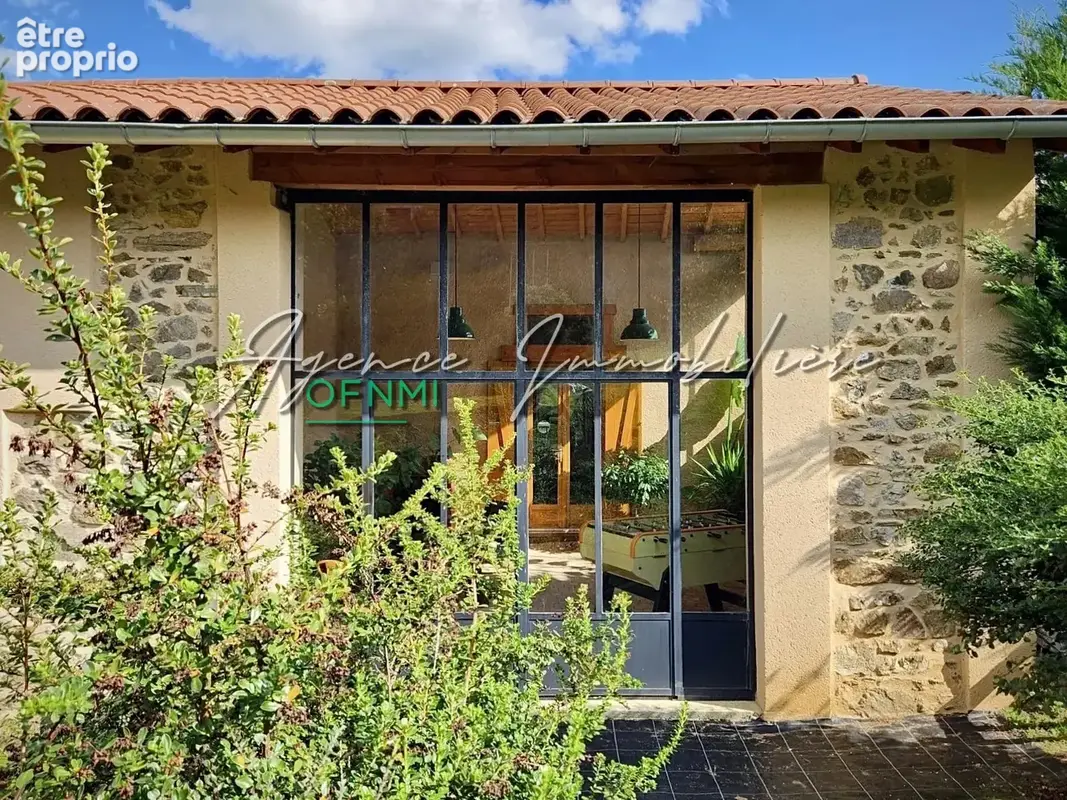 Valfleury, authentique maison de famille, charme et contemporain, une réalisation décorateur. - photo 8