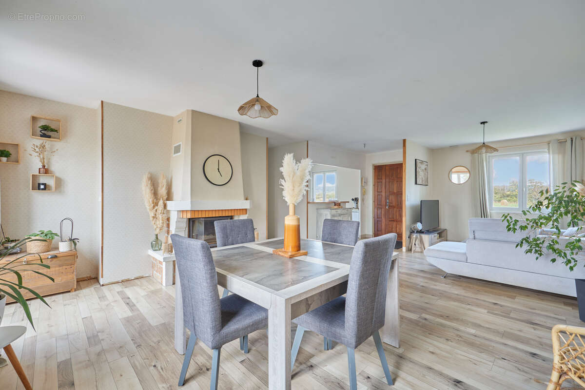 Maison à SAINT-PIERRE-SUR-DIVES