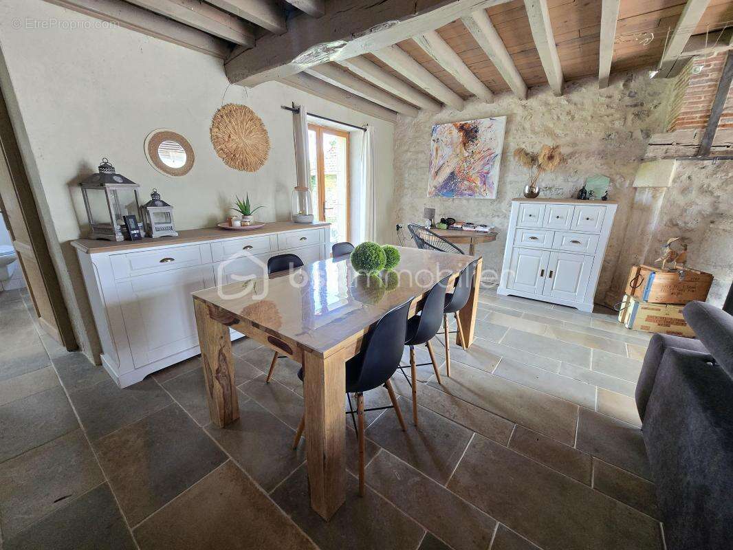 Maison à CRUX-LA-VILLE