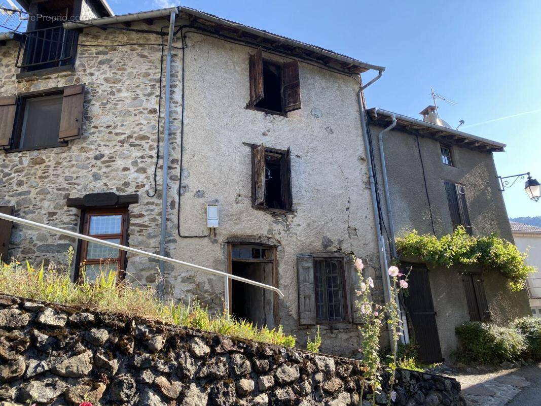 Maison à SUC-ET-SENTENAC